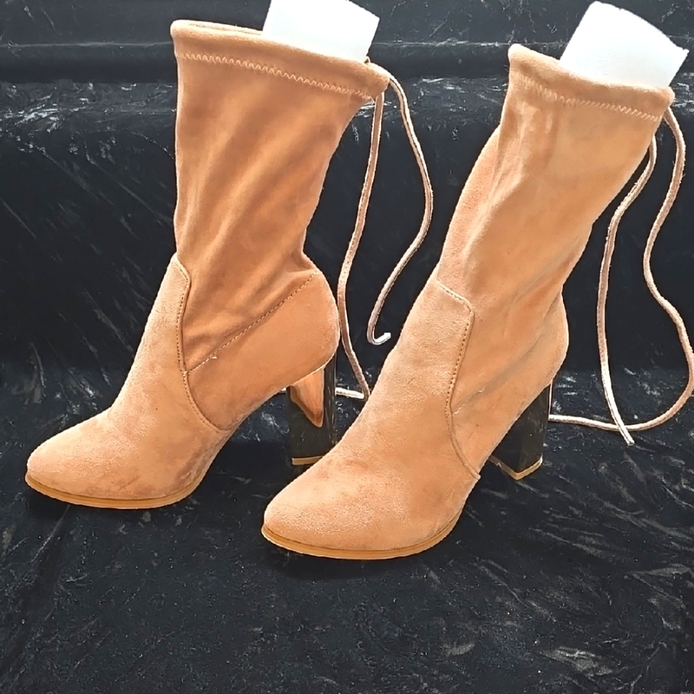 🔸️5/$25🔸️Women's Tan Suede Ankle Boots